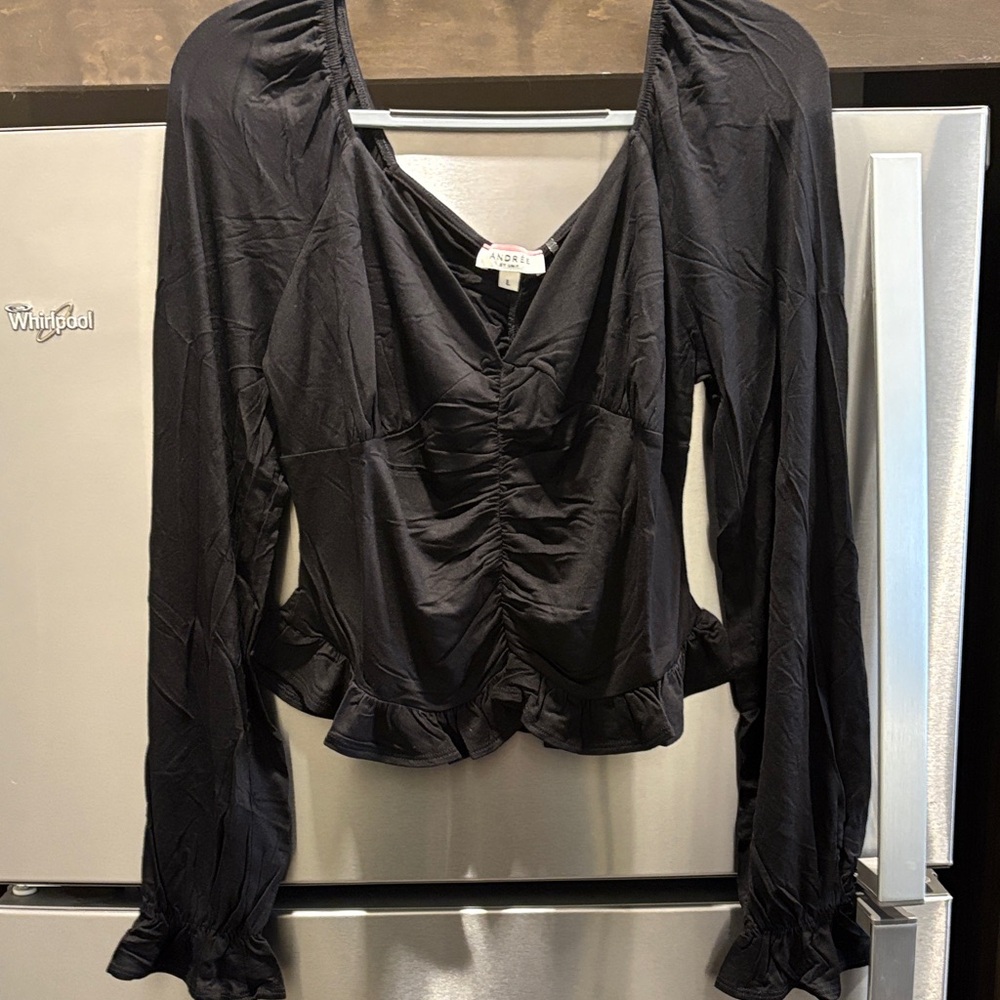 “PIRATE PRINCESS” Andree by Unit Black Long Sleeve Ruched Blouse. Brand new